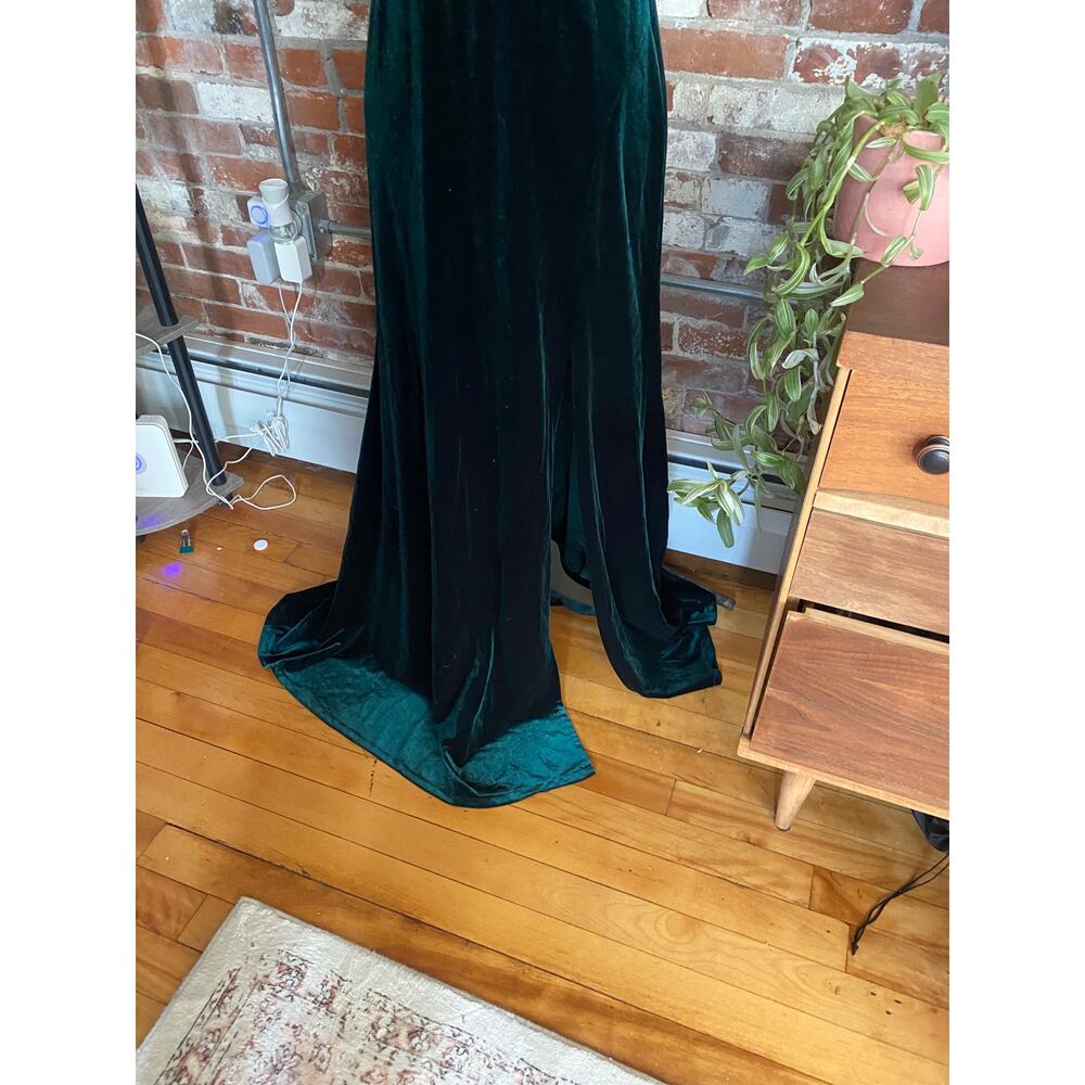 Jenny Yoo Cybill One Shoulder Dress with Slit in Emerald Green Size 8 - Picture 5 of 11